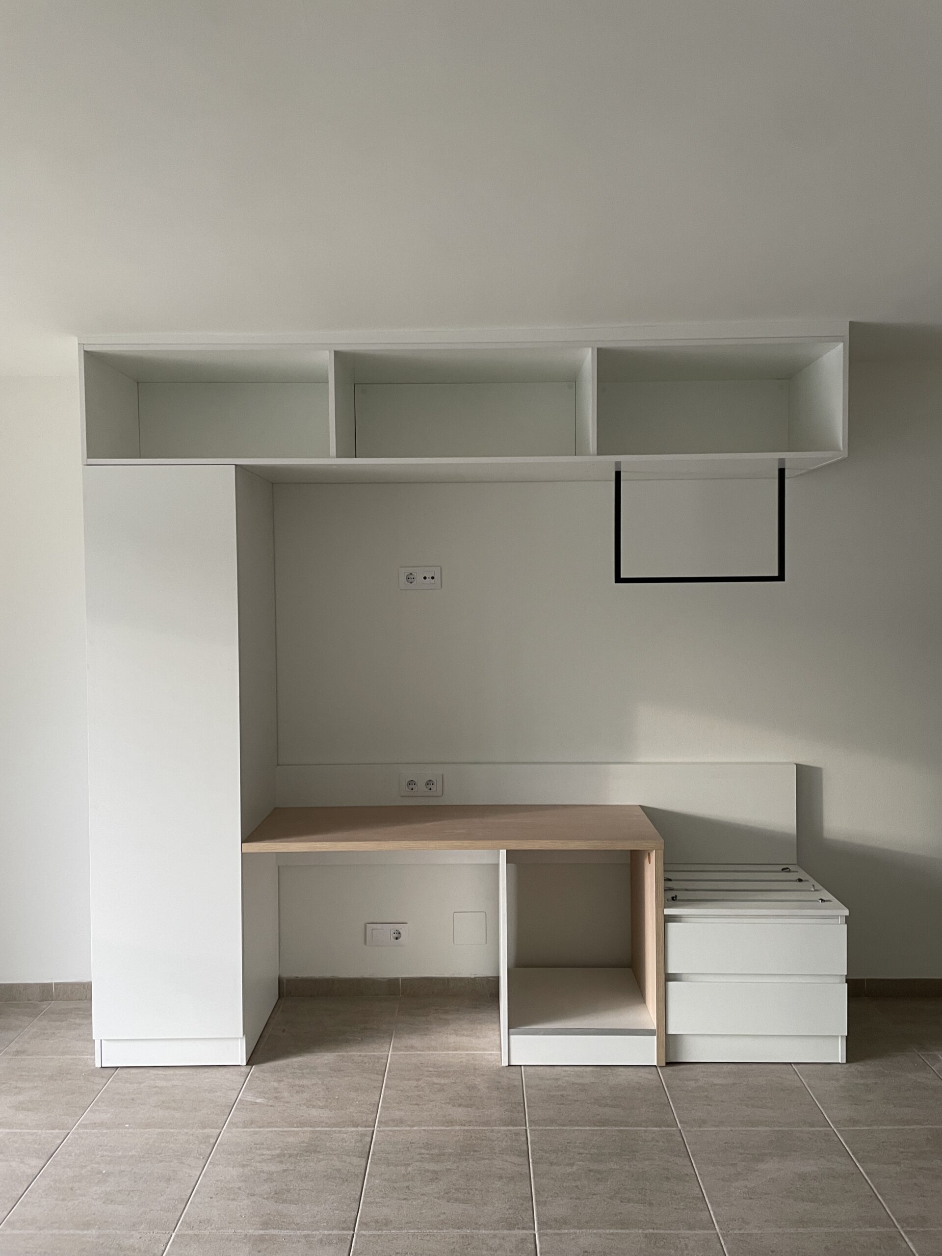 Muntatge de mobiliari — Hotel a Alcossebre